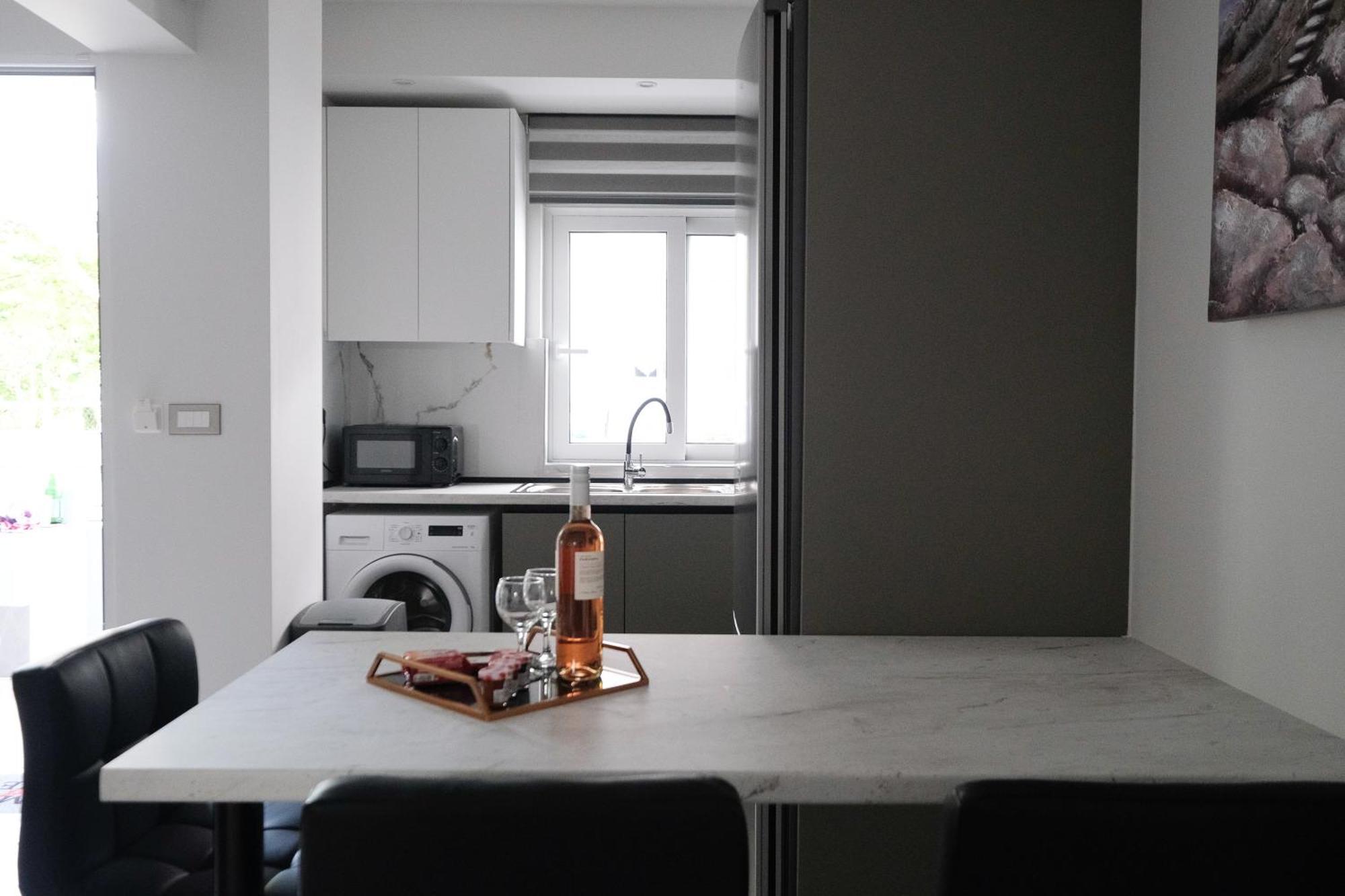 Rhodes Retreat: Modern Comfort In Serene Luxury Rhodes City Exteriör bild