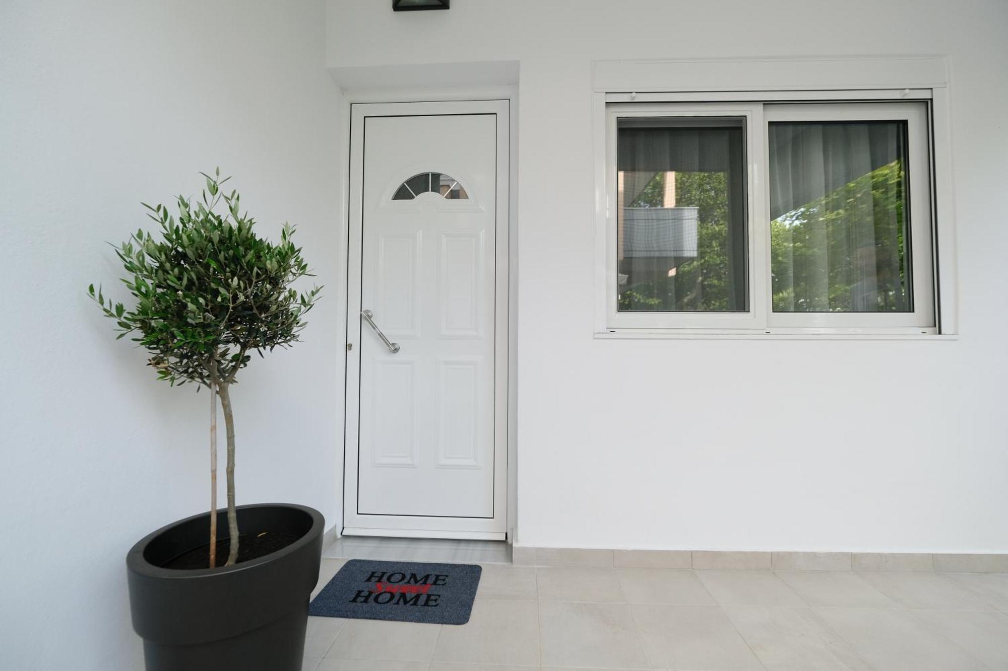 Rhodes Retreat: Modern Comfort In Serene Luxury Rhodes City Exteriör bild